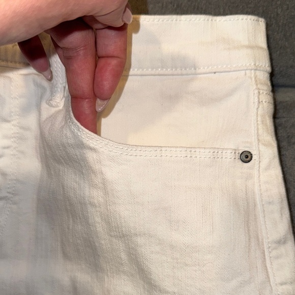 Jessica Simpson- White Jean Shorts size 8 - Picture 10 of 13